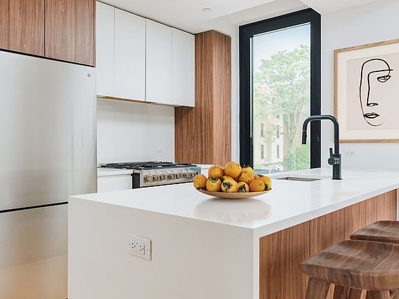 3rd image of 224 W 124th St APT 1202