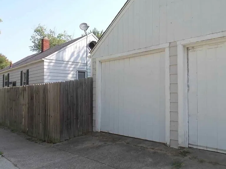 19104 Kenosha St — Photo 3