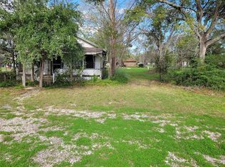 809 S Main St, Anahuac, TX 77514