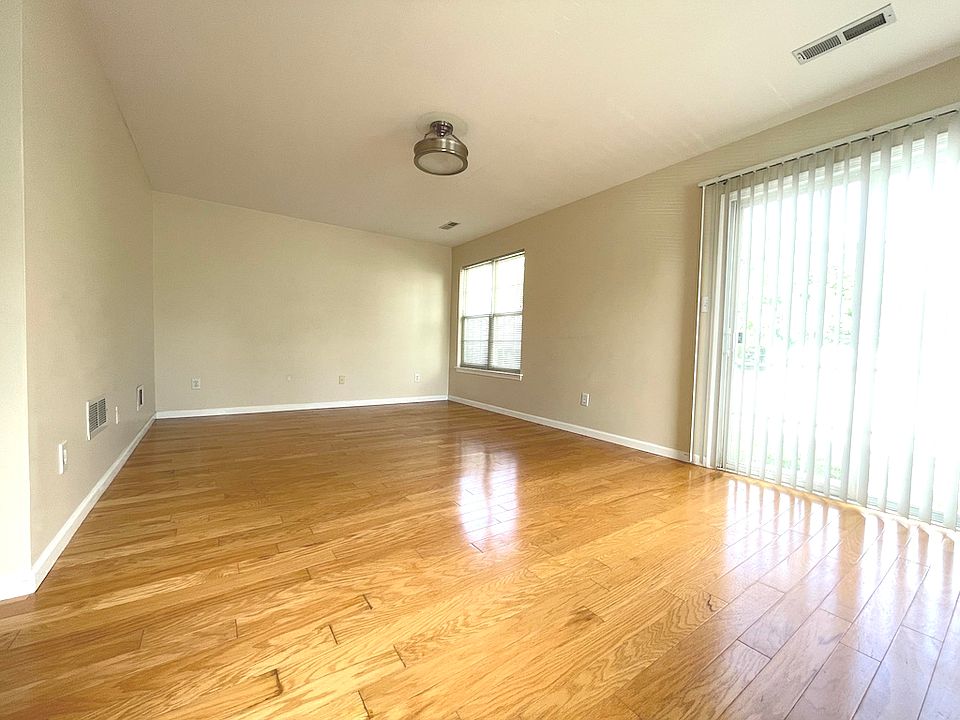 1st floor, family room