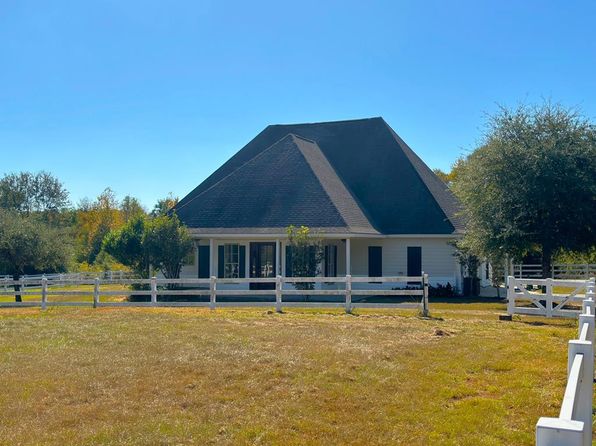 1072 Country Club Rd, McComb, MS 39648