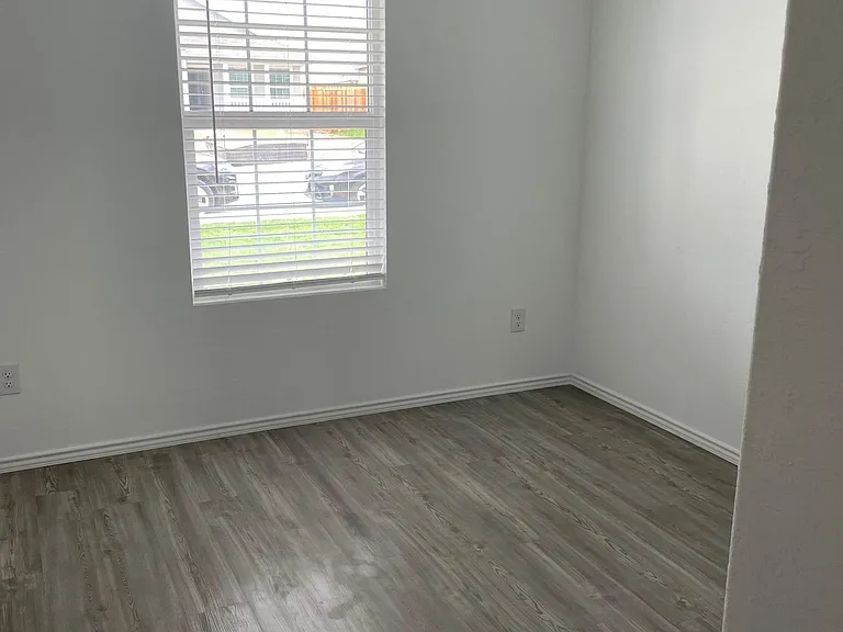 Front bedroom 1