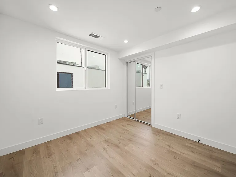171 S Hoover St — Photo 26