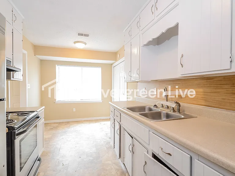 204 Leewood Cir — Photo 4