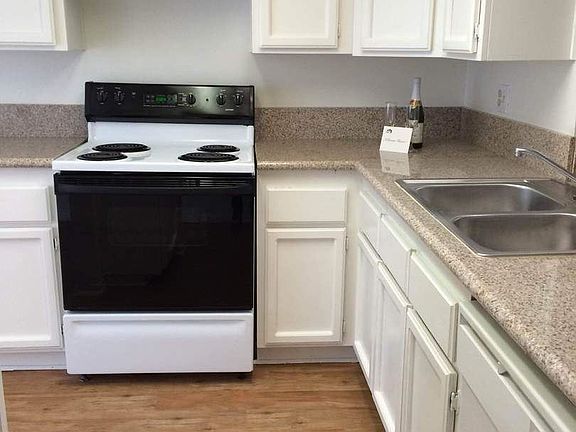 2nd image of 380 N Catalina Ave APT 3