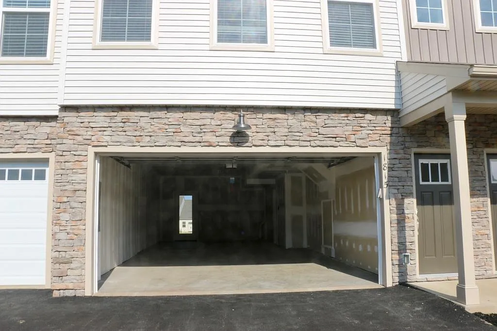 1815 Shady Ln — Photo 2