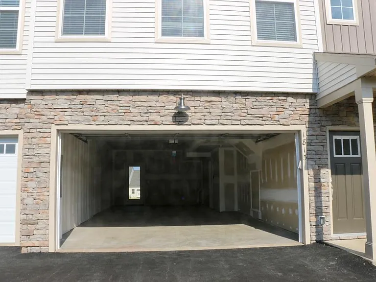 1815 Shady Ln — Photo 2
