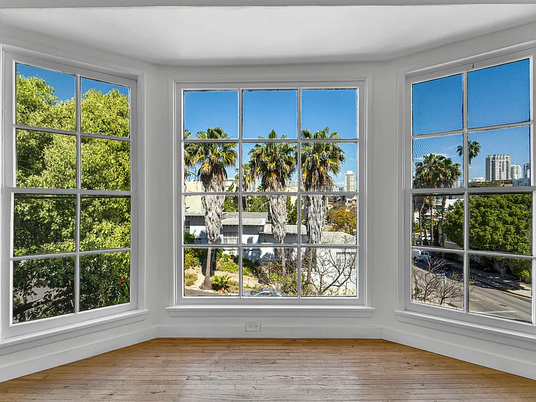 10706 Holman Ave — Photo 3