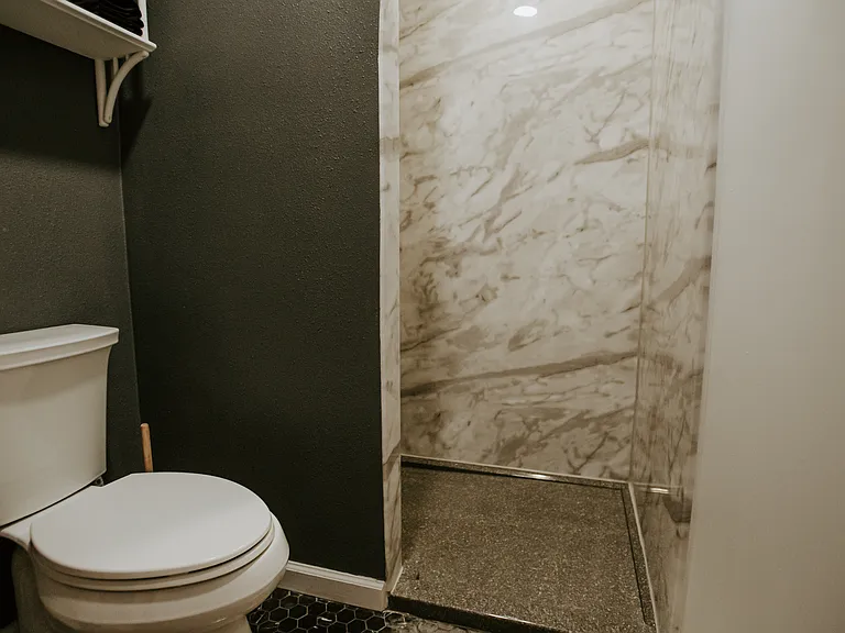 604 W Pecan St — Photo 19