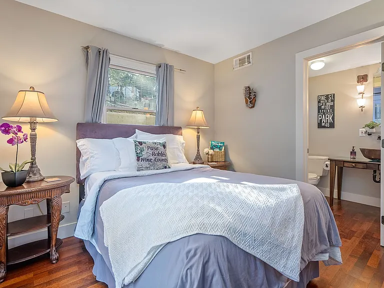 1241 Chestnut St — Photo 41