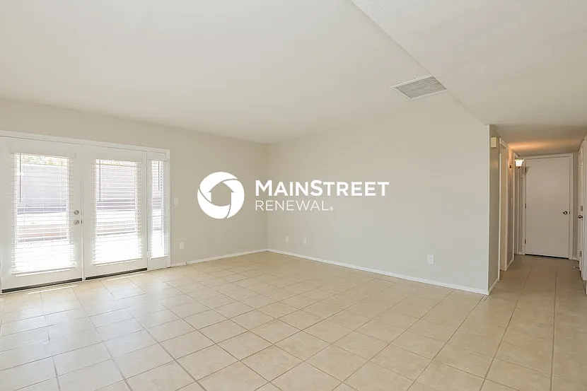 3215 W Capistrano Rd — Photo 3