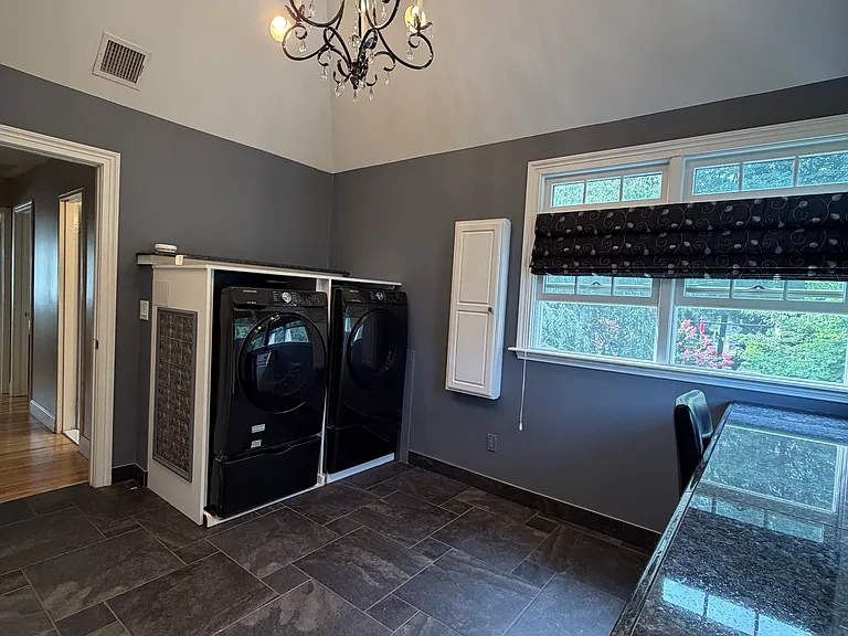 24 Arlington Ave — Photo 10