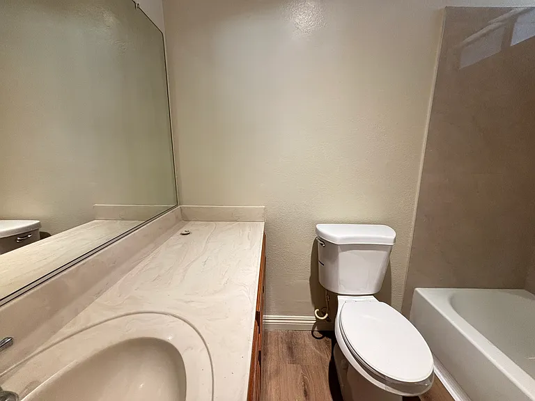 529 W Duarte Rd #H — Photo 13