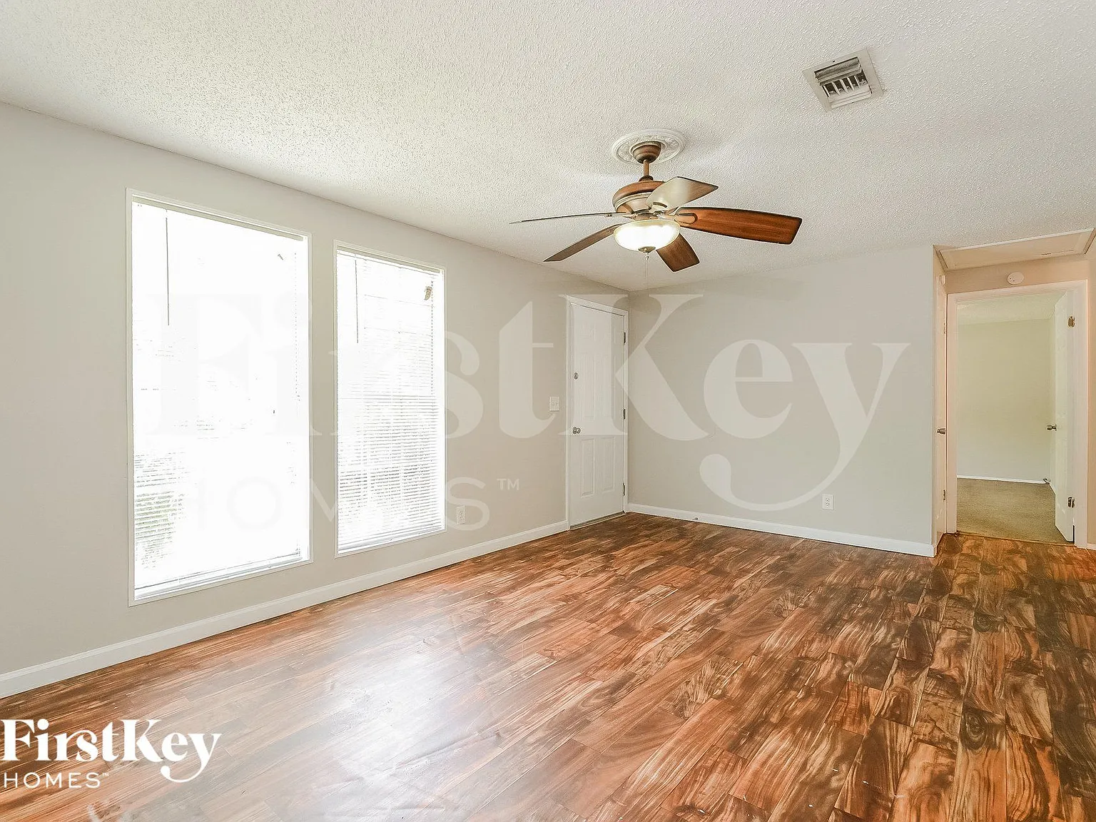 3 bed, 1.0 bath, 1008 sqft, $1,205 — Photo 4