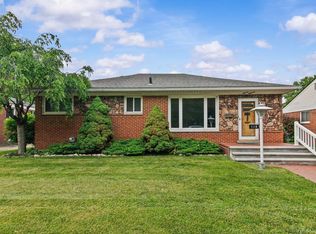 1118 W Thirteen Mile Rd, Royal Oak, MI 48073