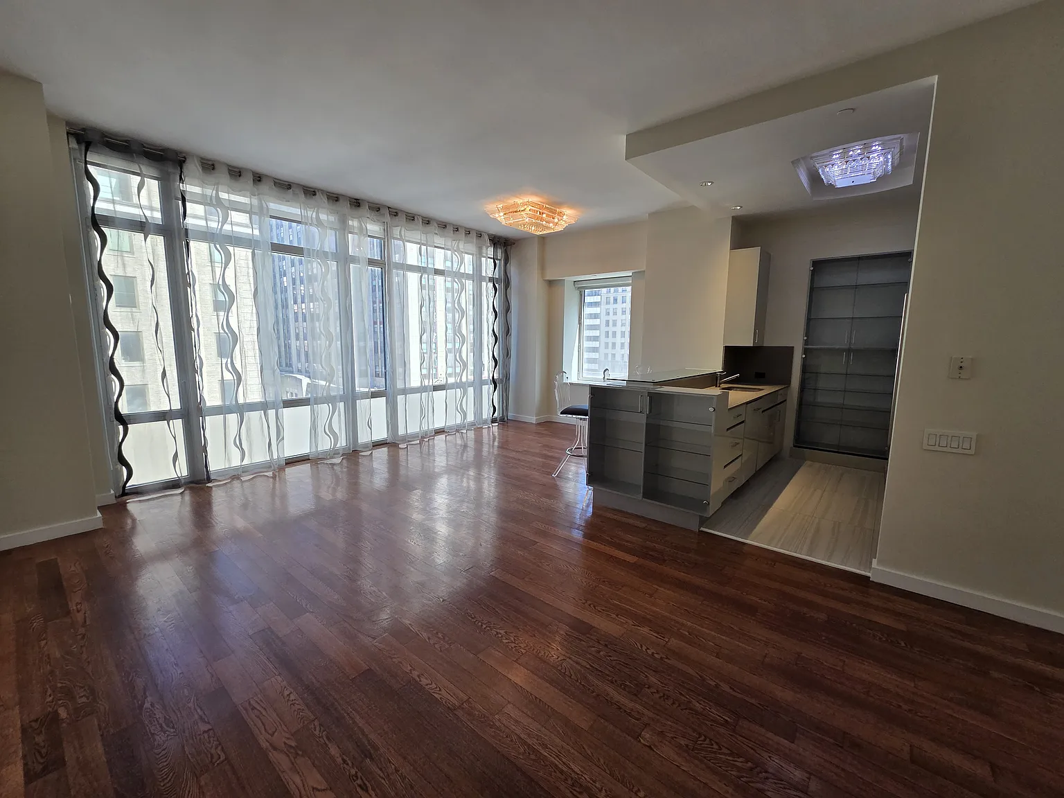 325 Fifth Avenue — Photo 2