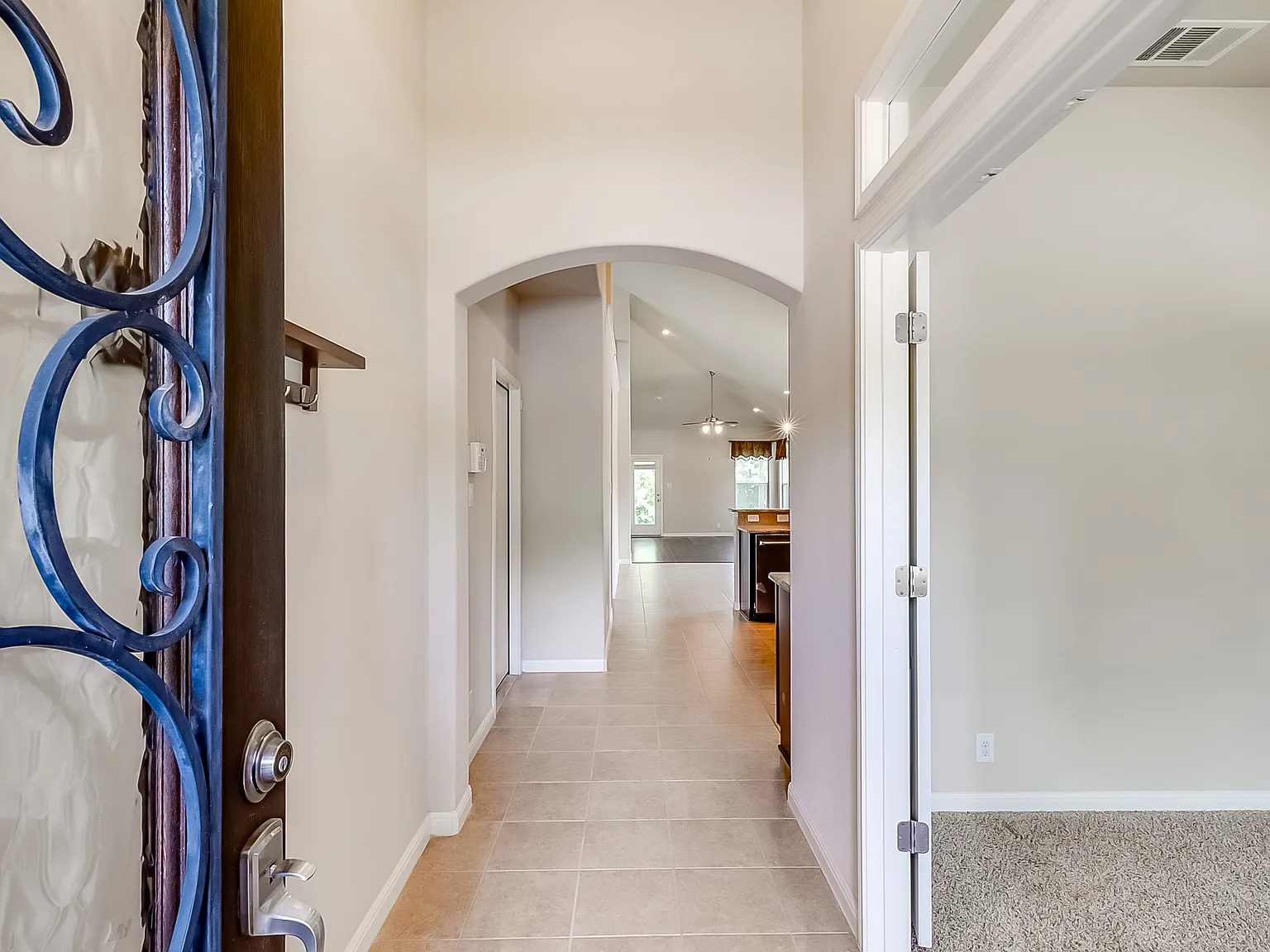 3 bed, 2099 sqft, $2,450 — Photo 4