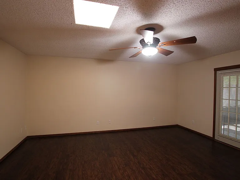 3211 S Donnybrook Ave — Photo 24