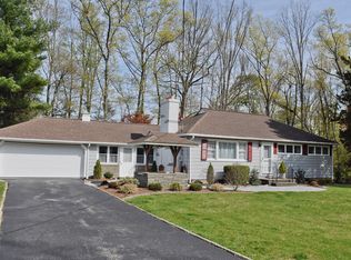 13 Ross Ct, Oak Ridge, NJ 07438