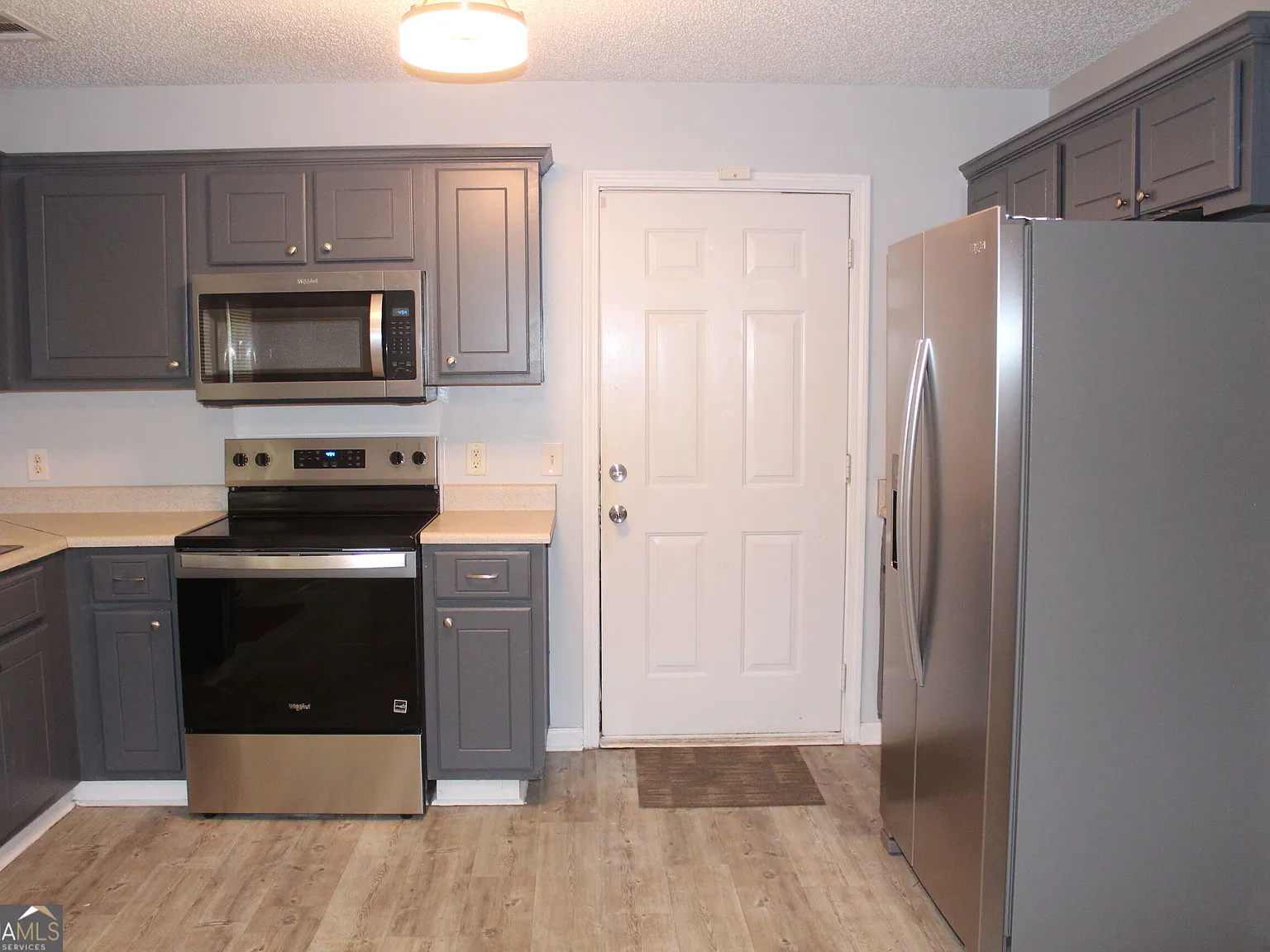 3 bed, 2.0 bath, 1044 sqft, $1,500 — Photo 3