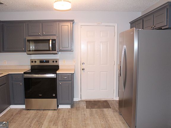 3rd image of 524 Acorn Ln