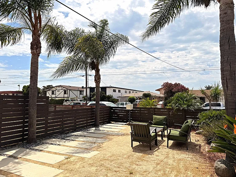 577 Florence St — Photo 3