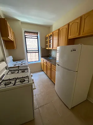 Rented by NYC LUXURY APT RENTALS CO LLC | media 3
