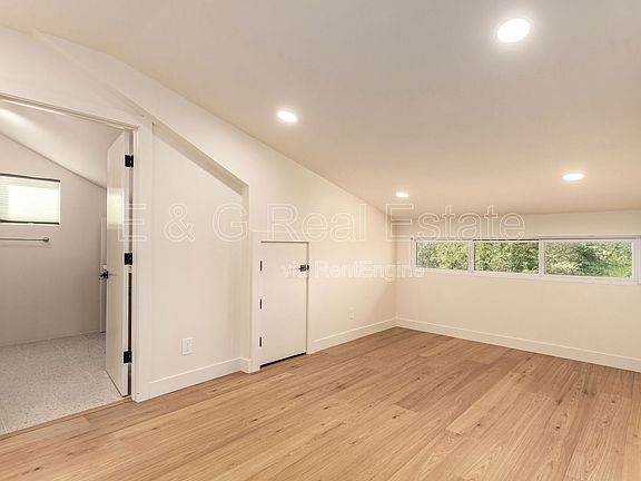 4th image of 125 N 11th Ave APT B