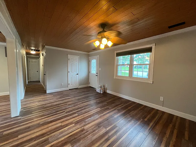 1008 Stillwood Ct — Photo 4