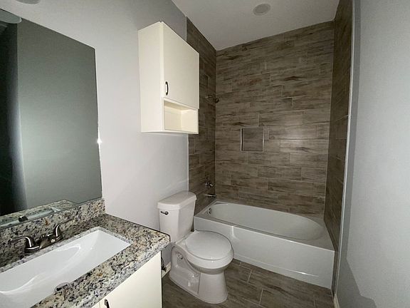 5th image of 1304 W Heritage Dr #1