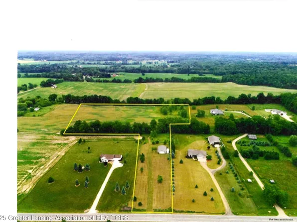 1762 Hartel Rd, Charlotte, MI 48813