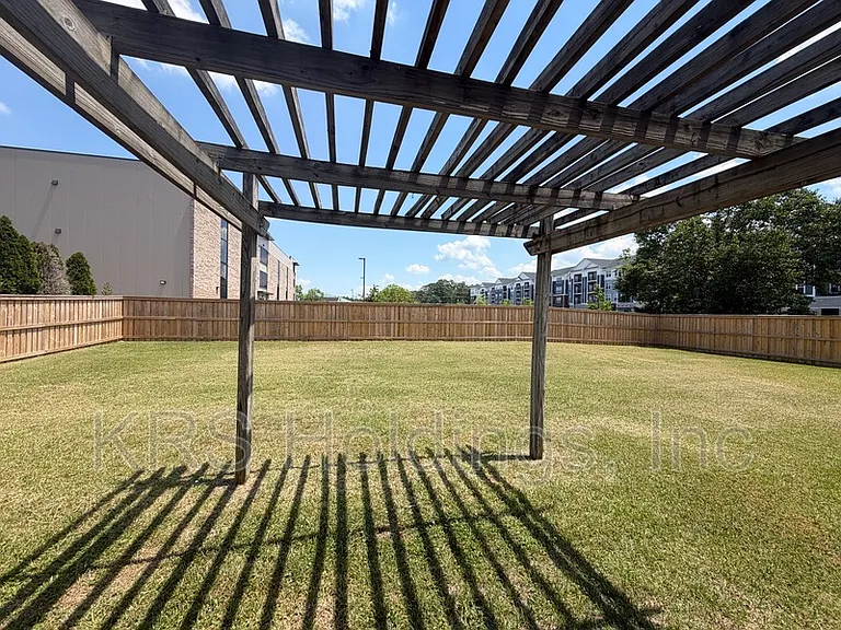 128 Majestic Dr N — Photo 15