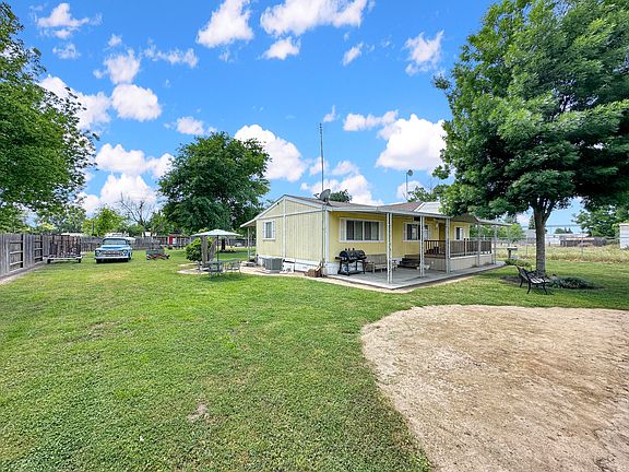 3rd image of 15075 Oscar Avenue