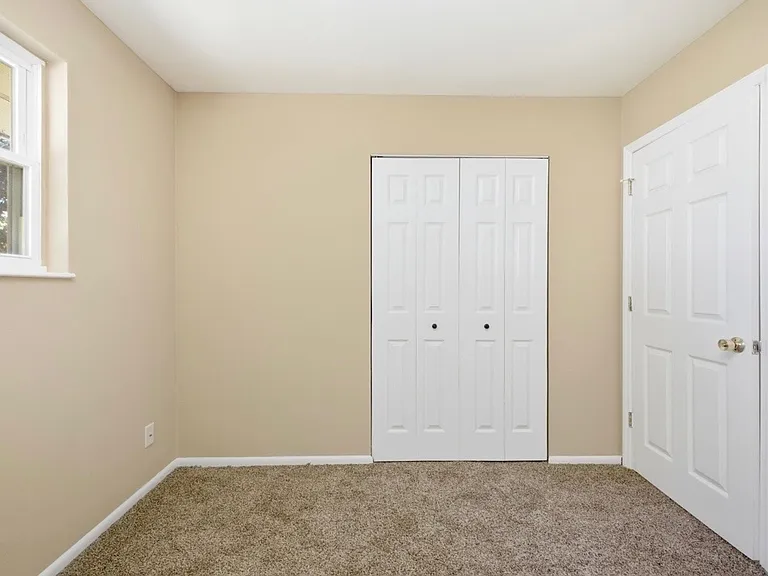 510 W Market St — Photo 10