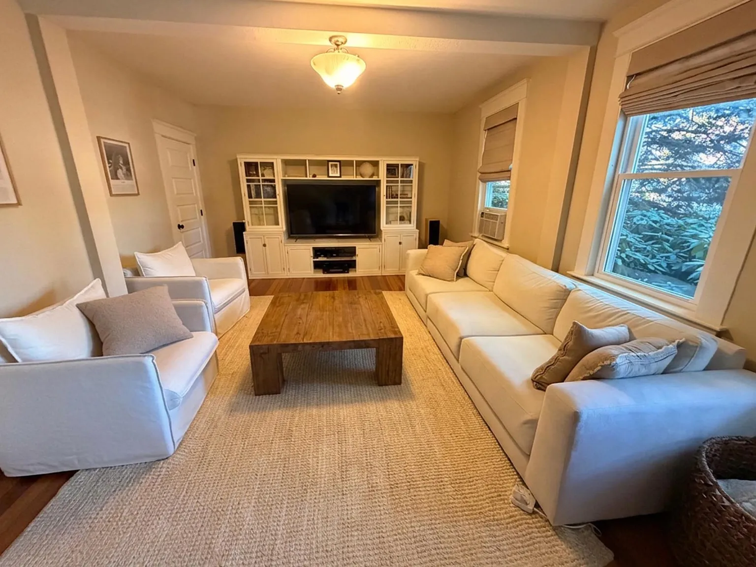 3 bed, 2.0 bath, 2575 sqft, $4,000 — Photo 4