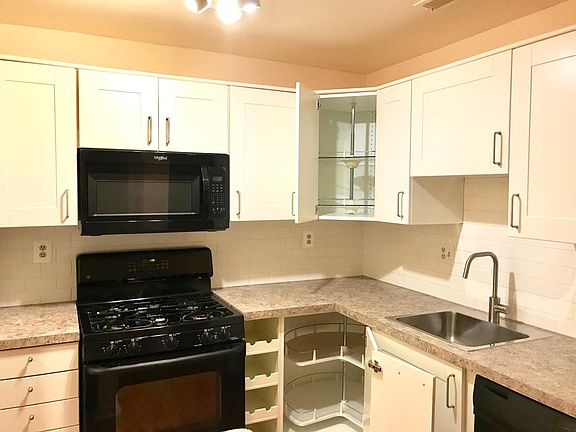 4th image of 1305 Diamond Dr