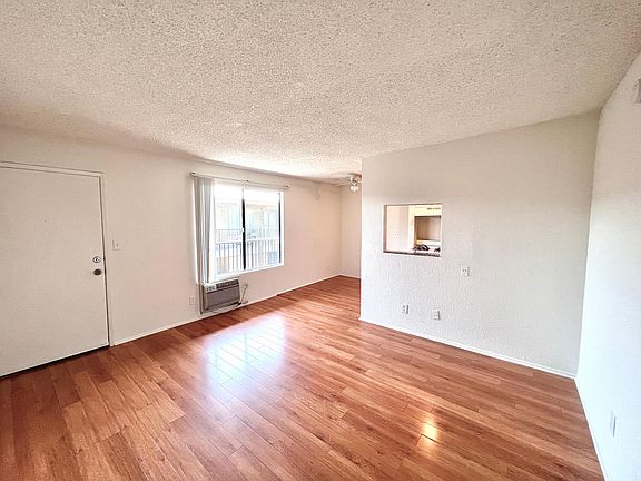 4th image of 7655 Lankershim Blvd #35