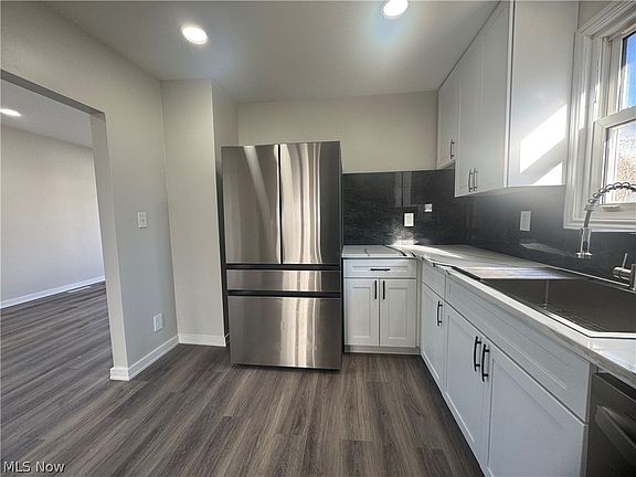 3rd image of 1536 Maine Ave