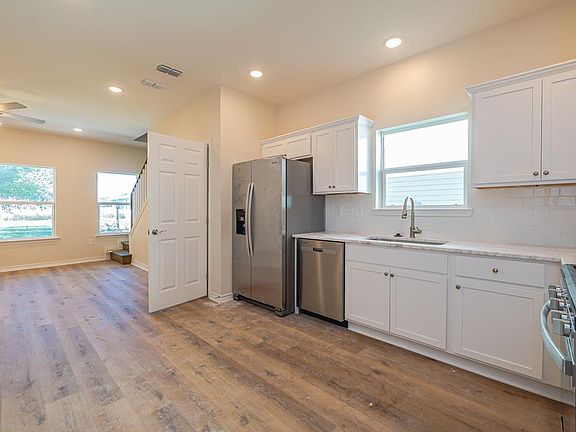 5th image of 140 Lavaca Circle 1724 Dm #3036