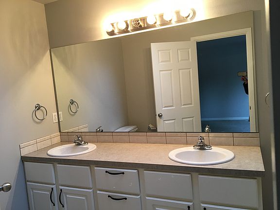Master Bedroom Restroom