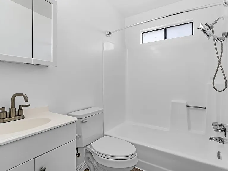 1168 E 10th St #224B — Photo 11