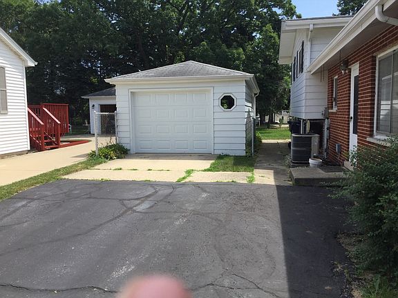 3rd image of 2600 Dana Ave