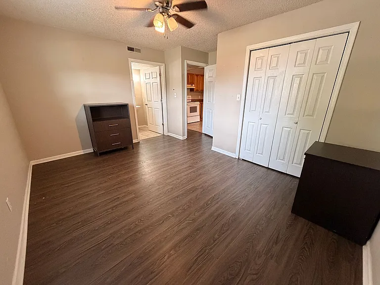 440 E Madison St — Photo 10
