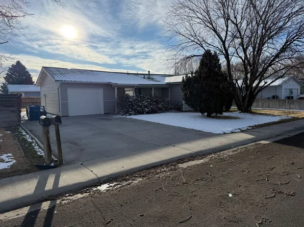 421 Summit Dr, Riverton, WY 82501