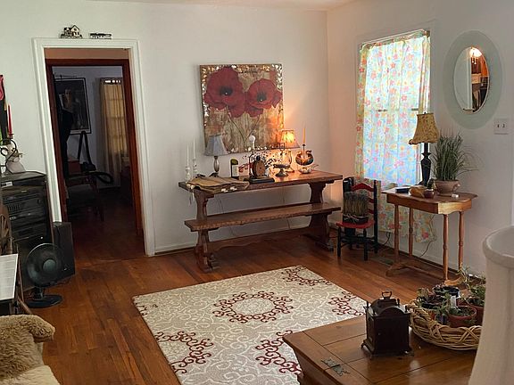 Living room to bedrooms, kitchen, den and 2nd full bathroom