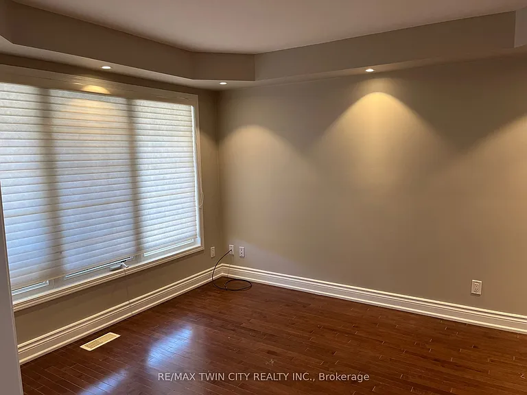 239 McDougall Cross #MAIN — Photo 5