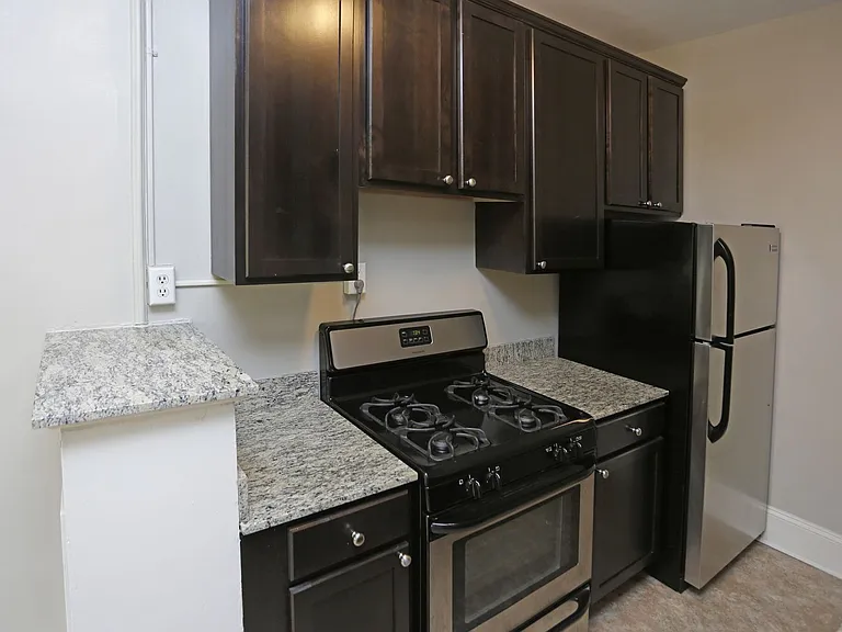 125 Oak Grove St — Photo 26