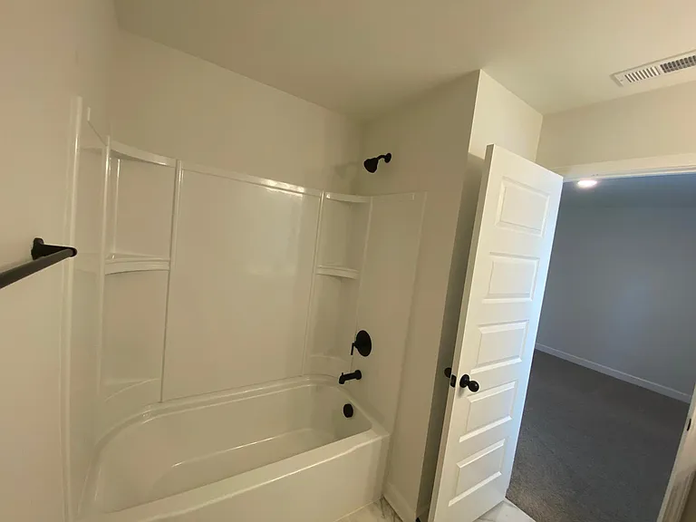 505 Tappan Ln — Photo 8