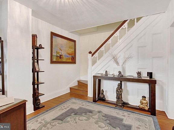 4th image of 34 N Stratton St