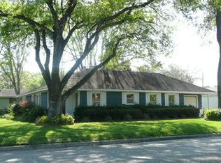 704 Avenue I St, El Campo, TX 77437
